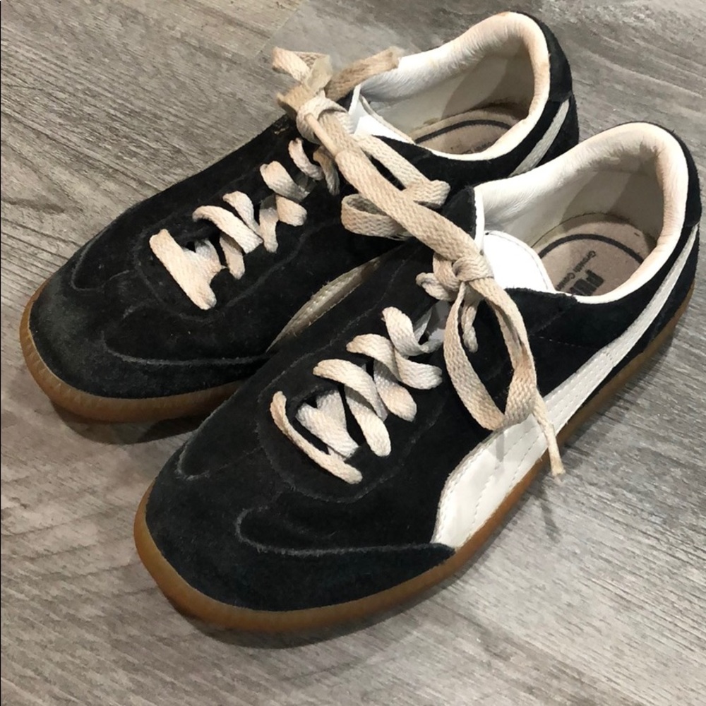 Boys Puma sneakers size 3